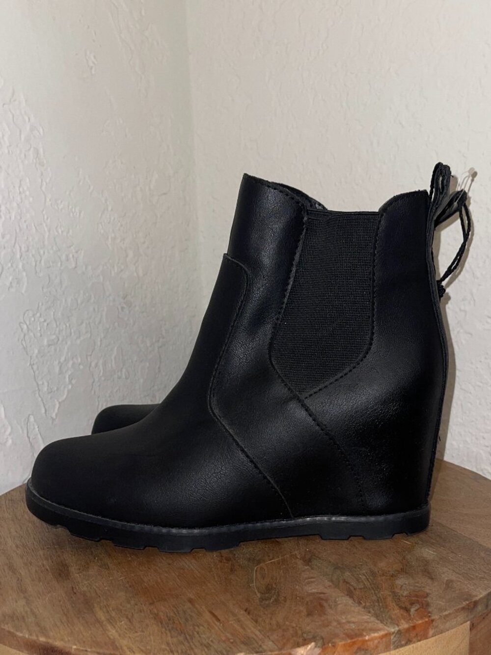 Universal Thread Wedge Chelsea Boots Black Faux Leather Pull-On Sz 9 NWT